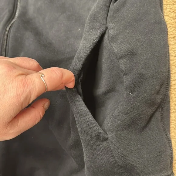 Jordan women zip up hoodie. Medium - Picture 6 of 7